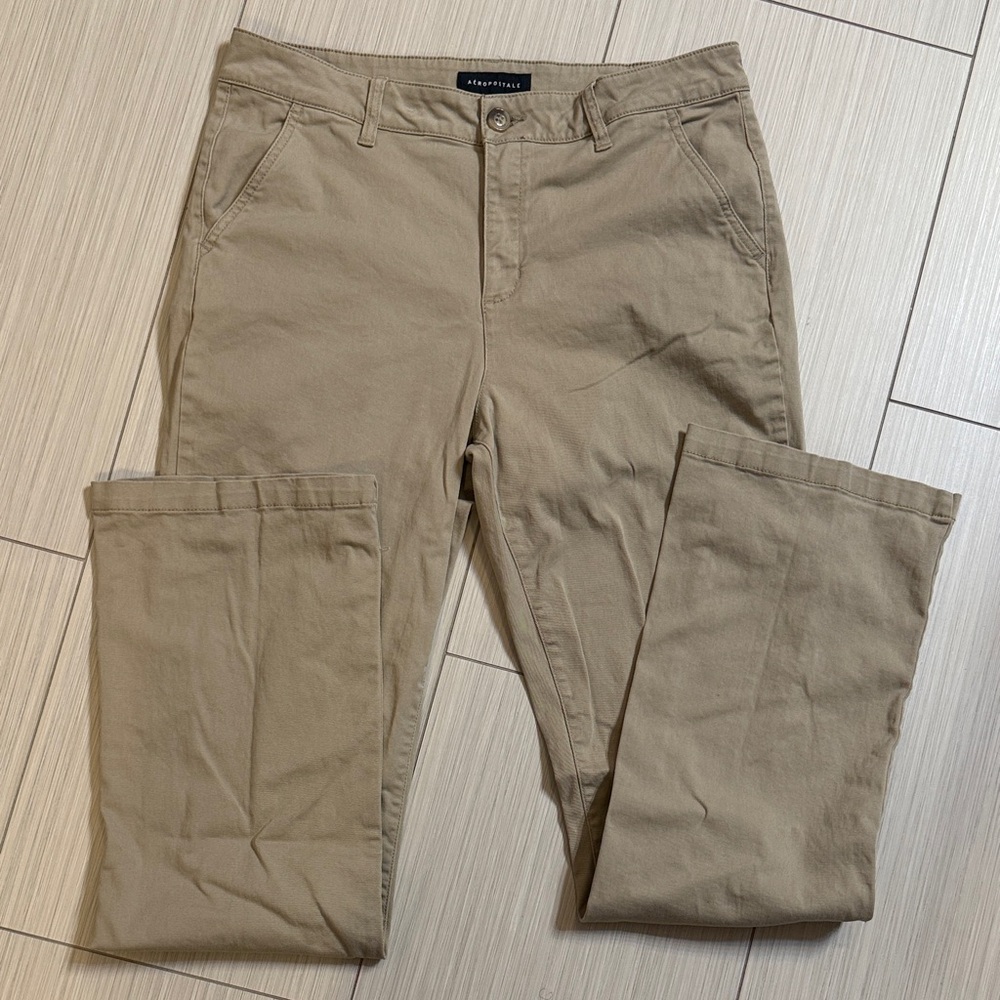 Aeropostale Women’s 12L flat front khakis